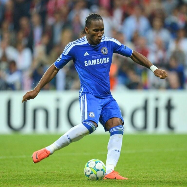 Retro Chelsea Home Football Jersey 2011/2012